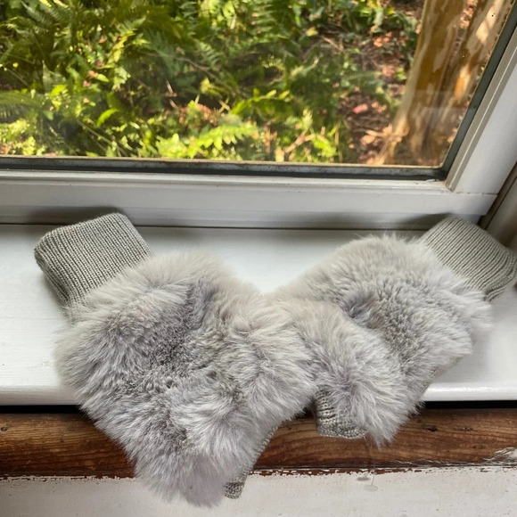 Jocelyn Grey  Faux Fur Fingerless Gloves - Picture 8 of 8